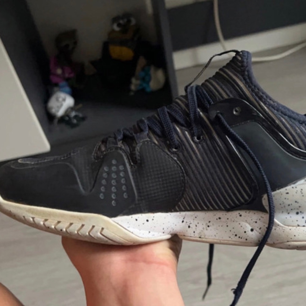 Adidas tennis shoes